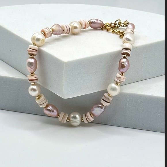 Blush coloured pearl nugget bracelet with gold beads and Natural Shell. - Picture 1 of 8